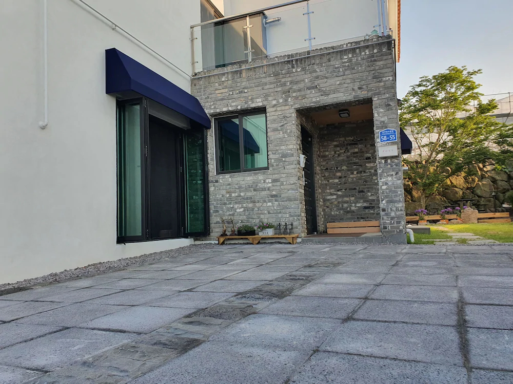 Bombom Guesthouse