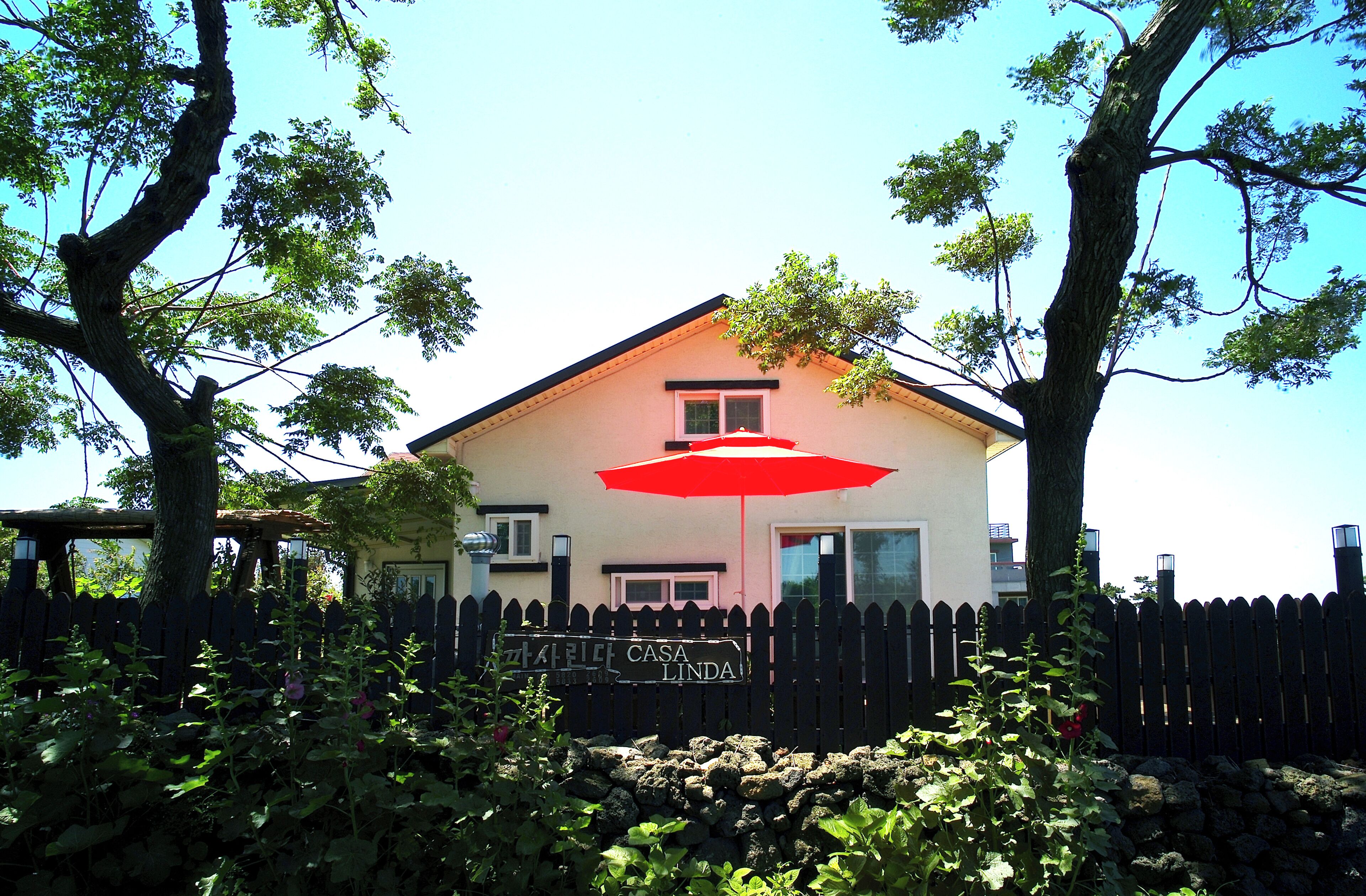 Casa Linda Guesthouse