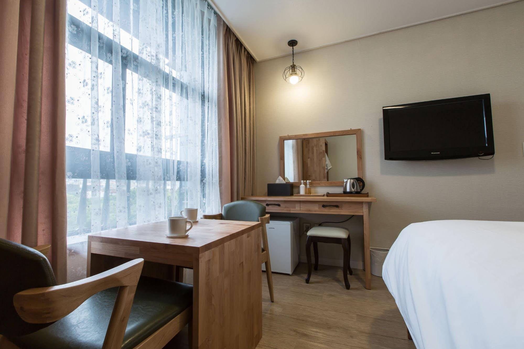 Elin Hotel