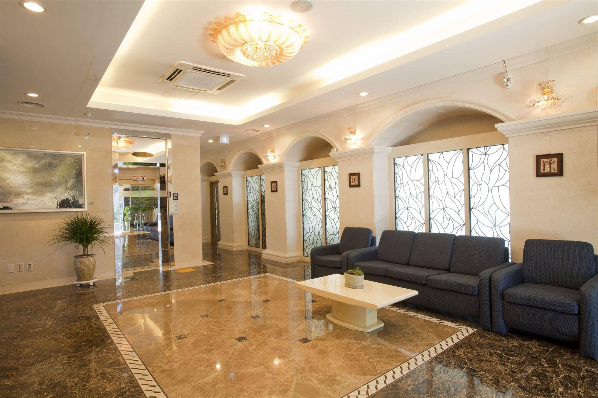 Elin Hotel
