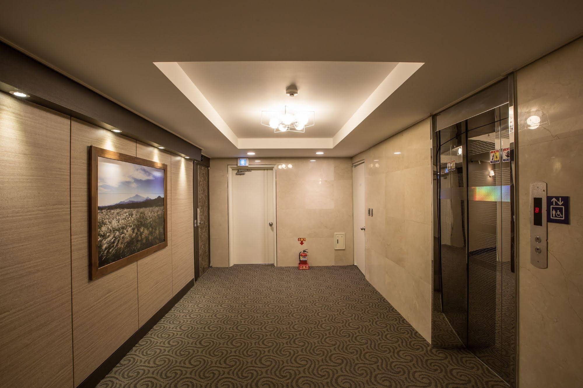 Elin Hotel