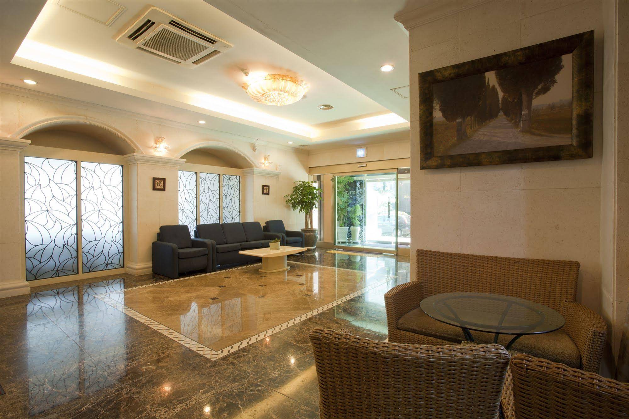 Elin Hotel
