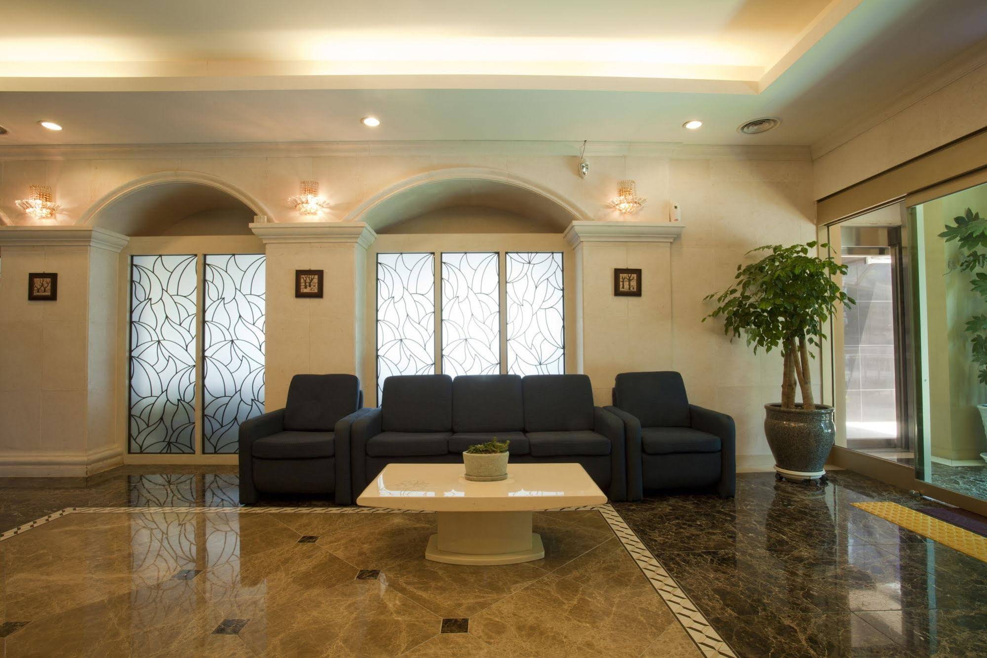 Elin Hotel