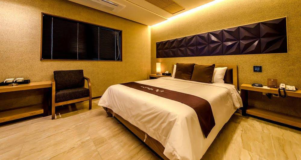 Hotel M