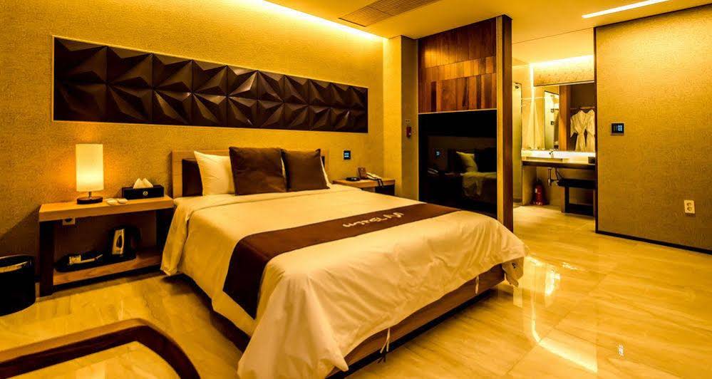 Hotel M