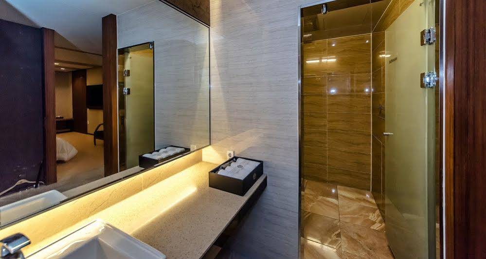 Hotel M