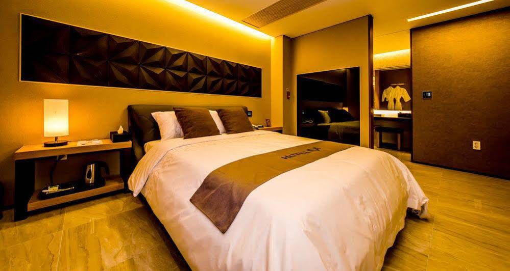 Hotel M
