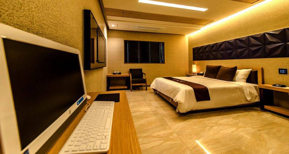 Hotel M