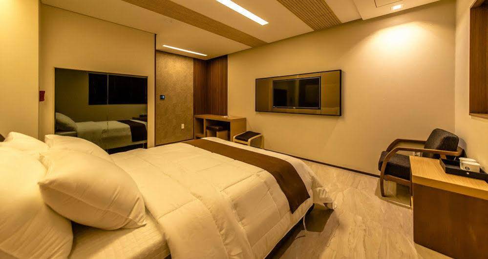 Hotel M