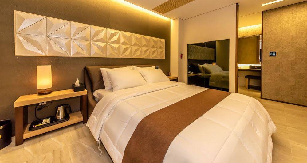 Hotel M