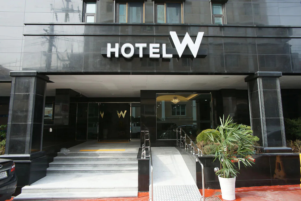 Hotel W