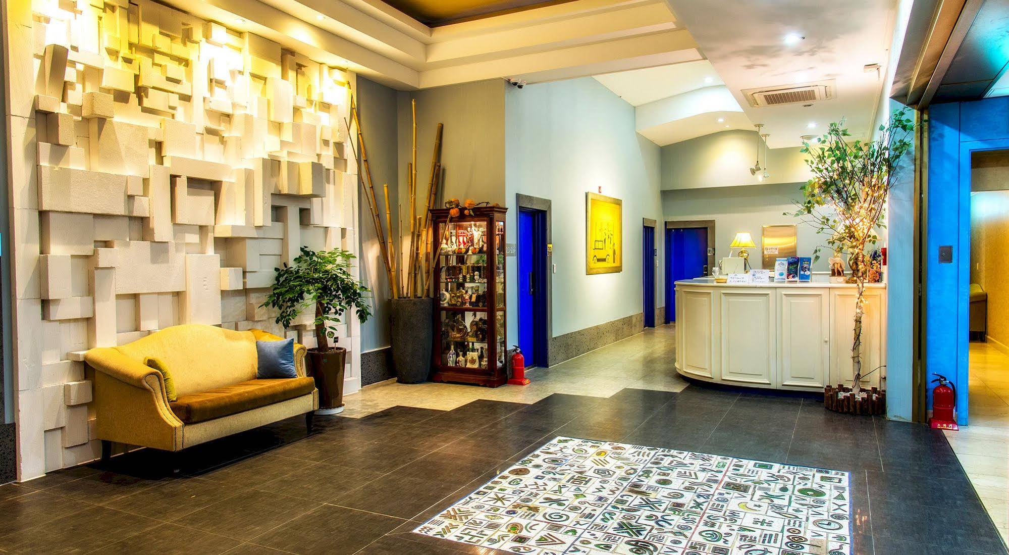 Hotel White House