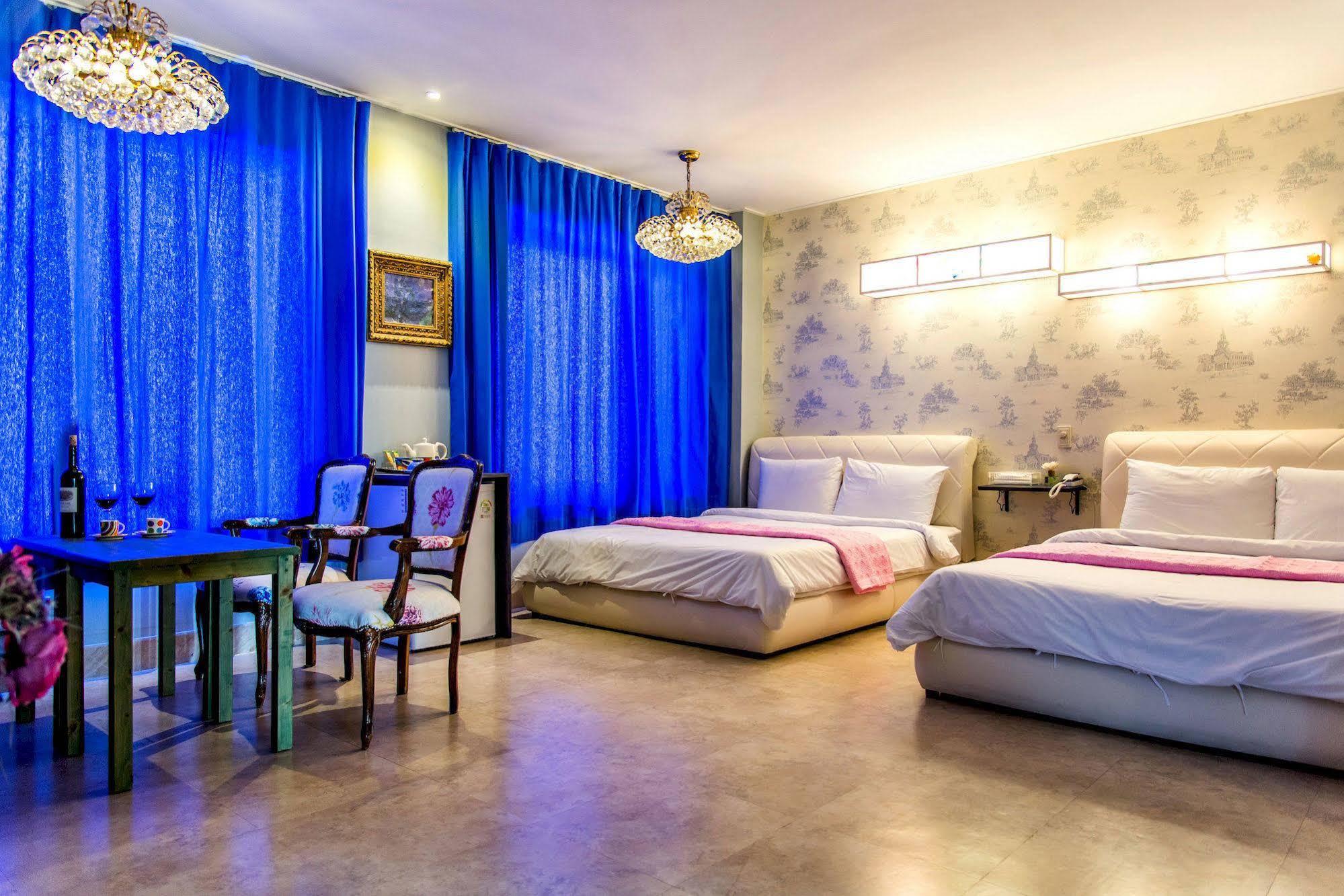 Hotel White House