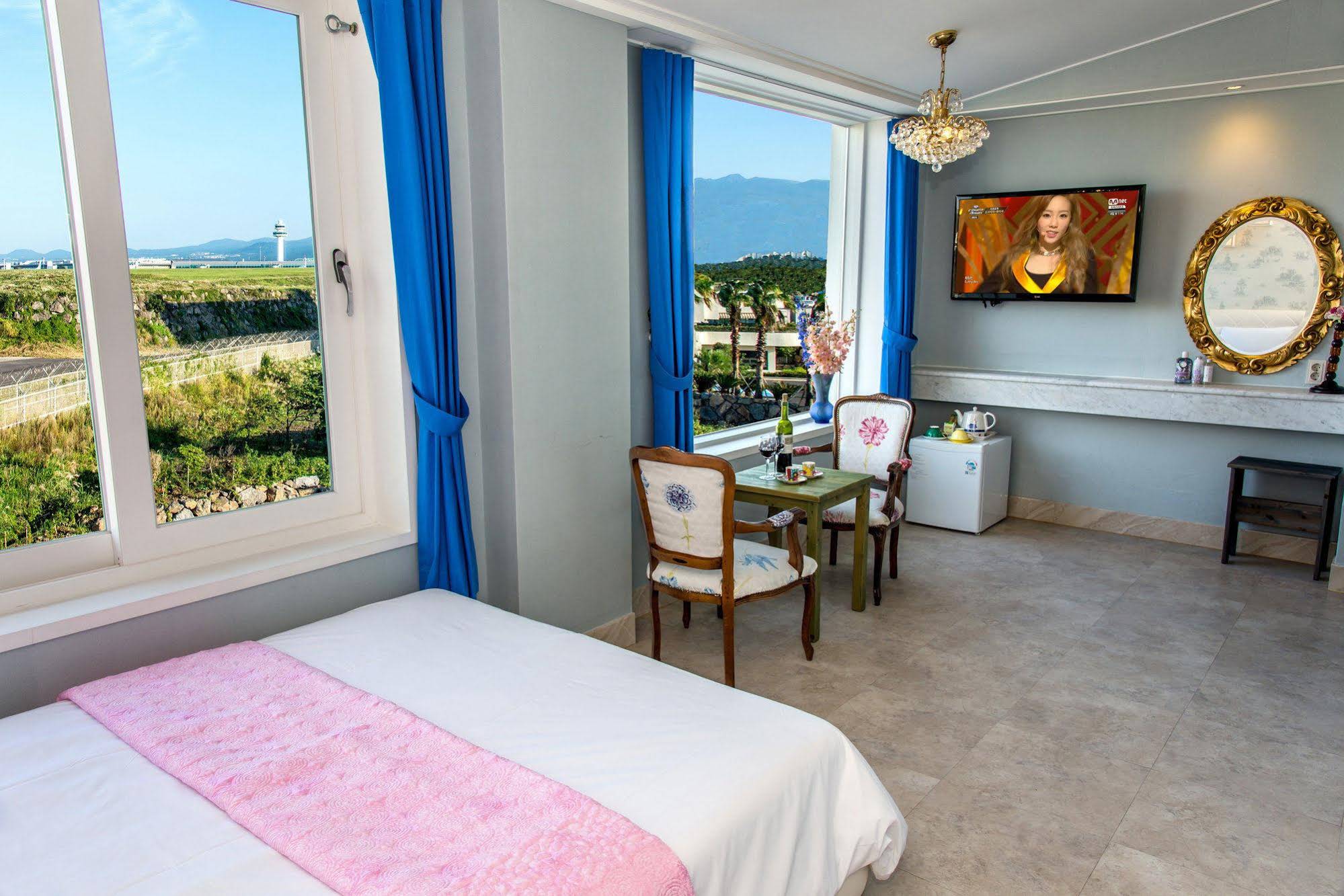 Hotel White House