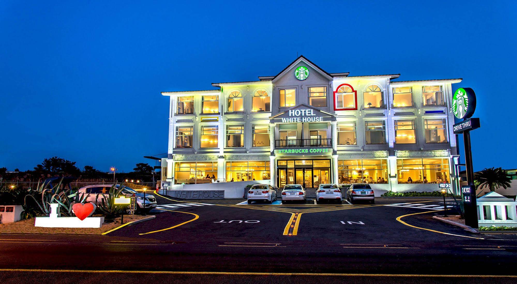 Hotel White House