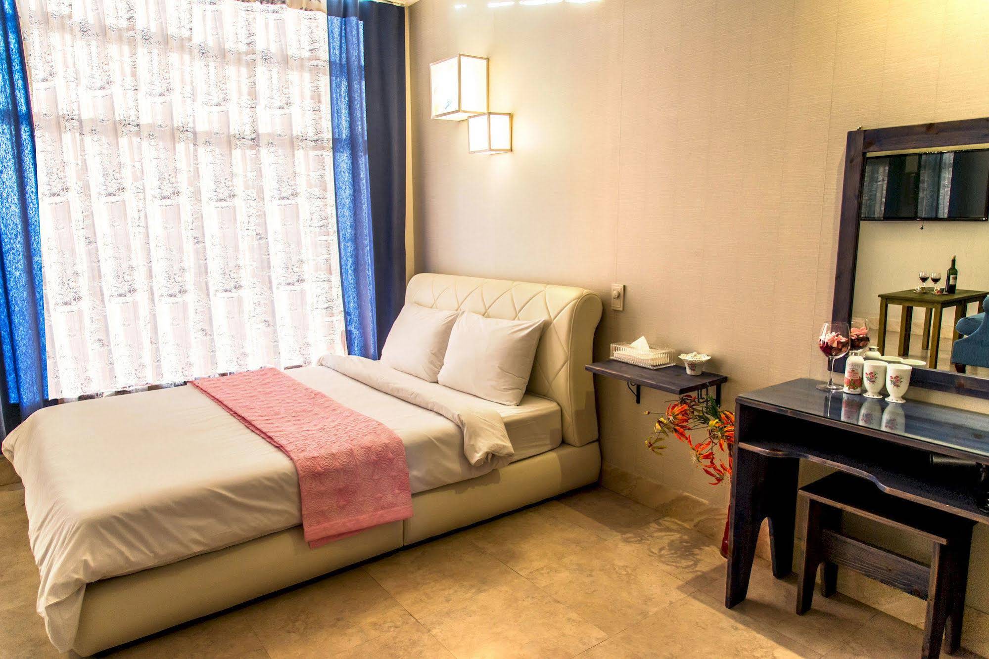 Hotel White House