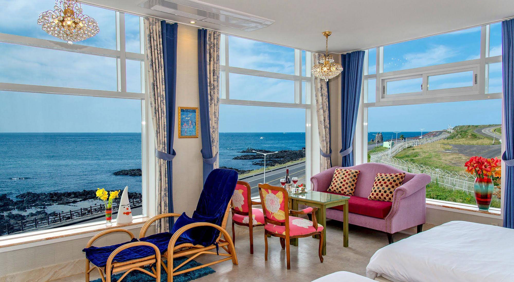 Hotel White House