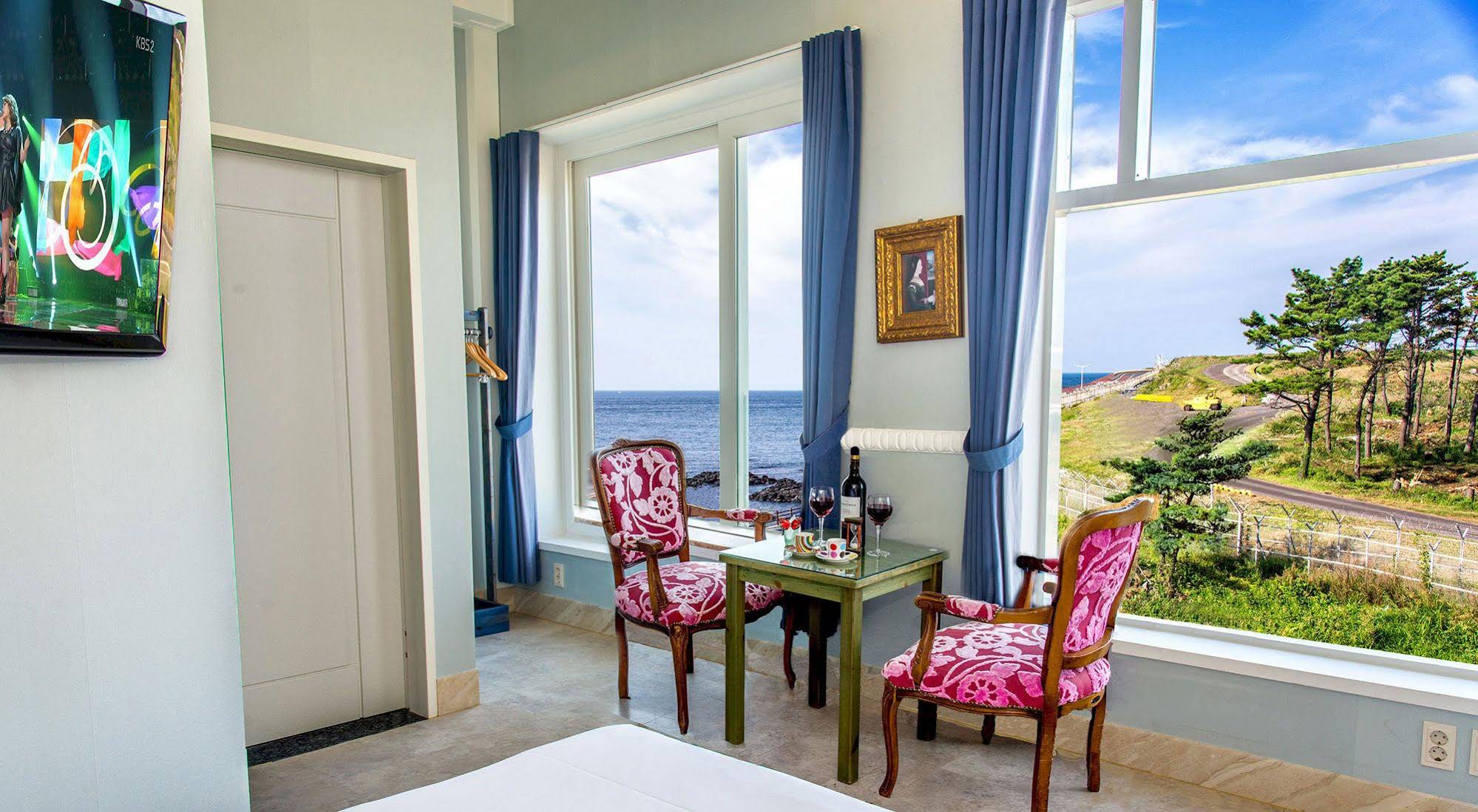 Hotel White House