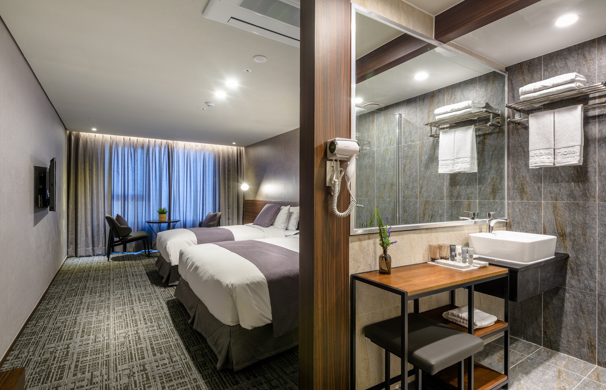 Hotel With Jeju