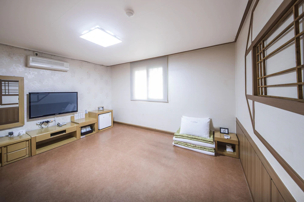 I Zone Hotel