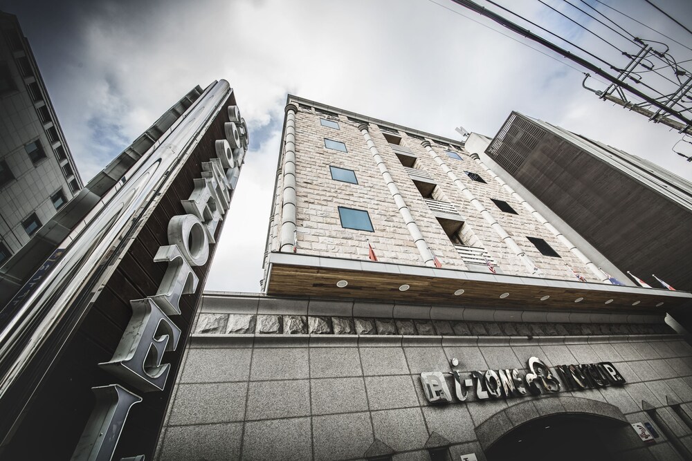 I Zone Hotel