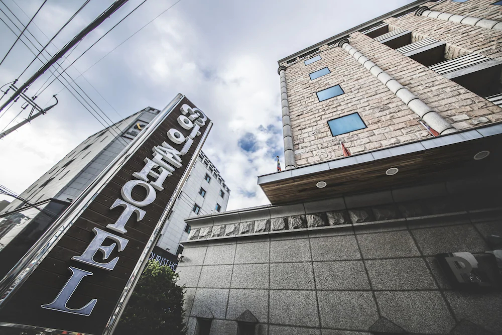 I Zone Hotel