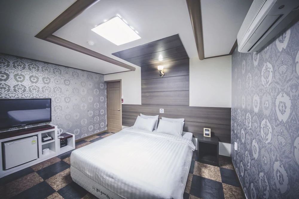 I Zone Hotel