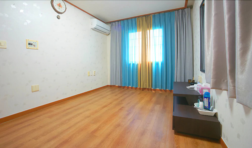 I Zone Hotel