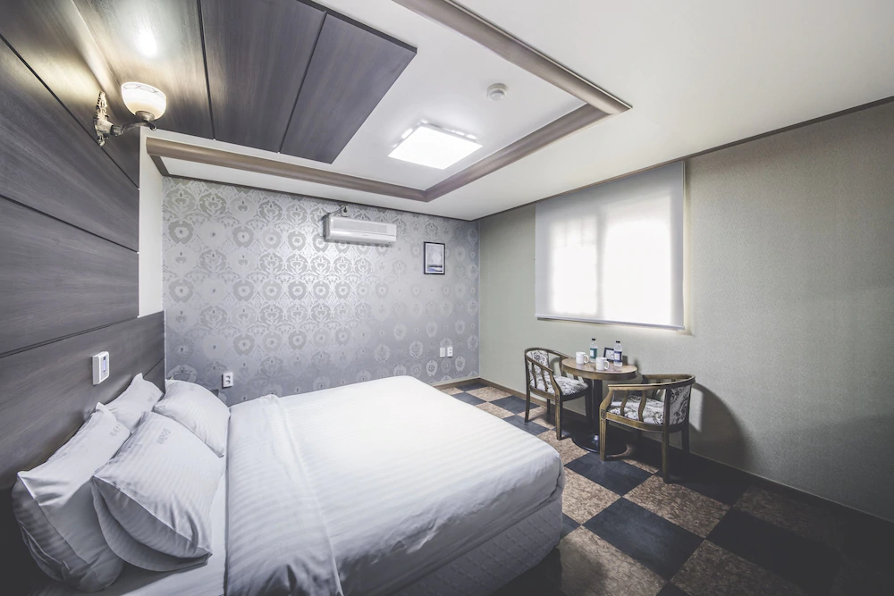 I Zone Hotel