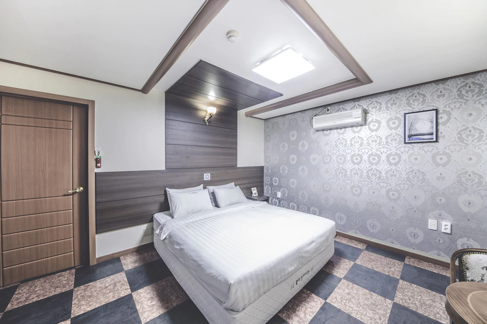 I Zone Hotel