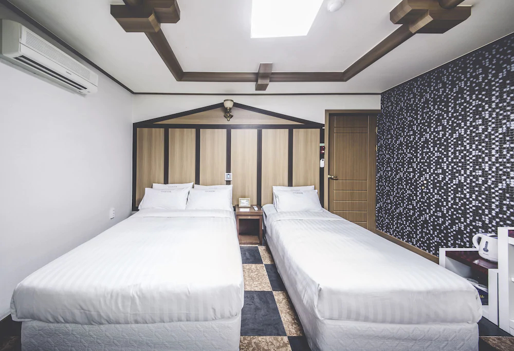 I Zone Hotel