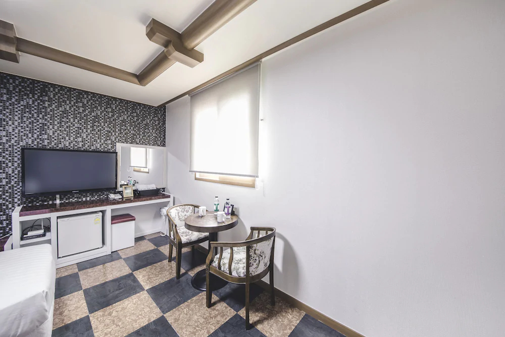 I Zone Hotel