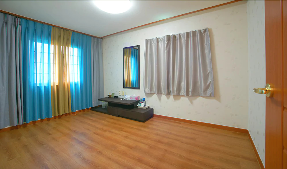 I Zone Hotel