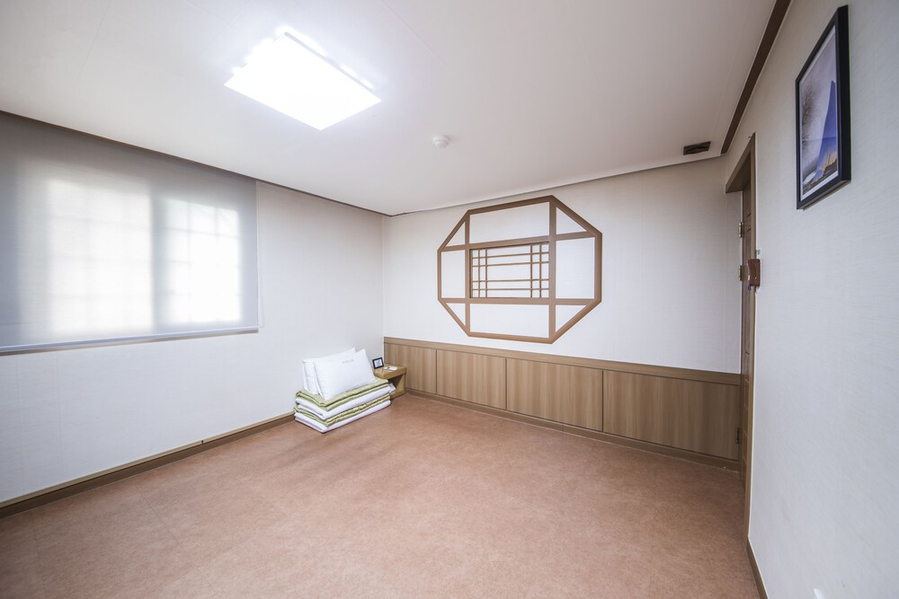 I Zone Hotel