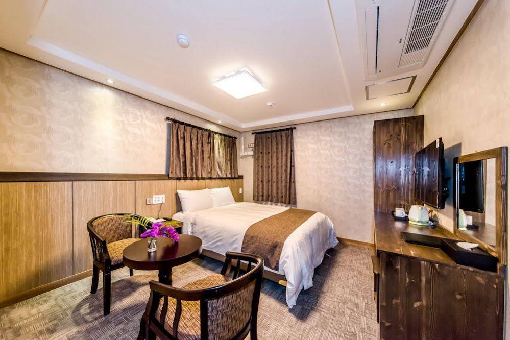 Floral Hotel-J.Dream