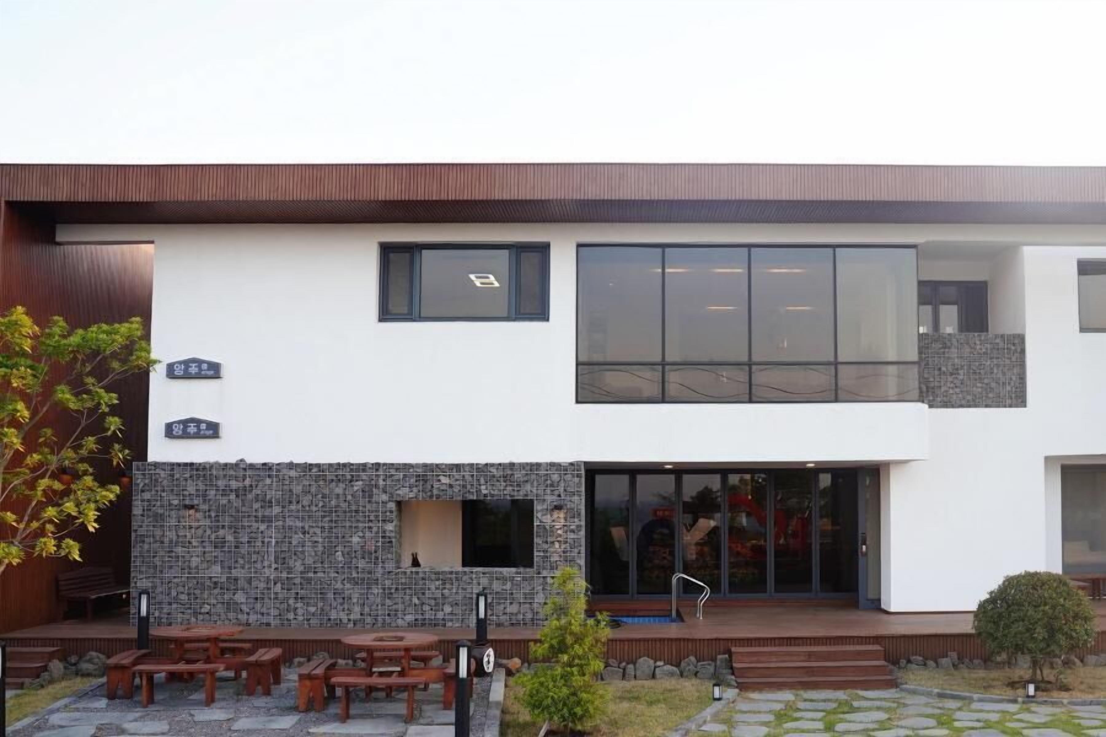 Jeju Blancde Aewol Pension