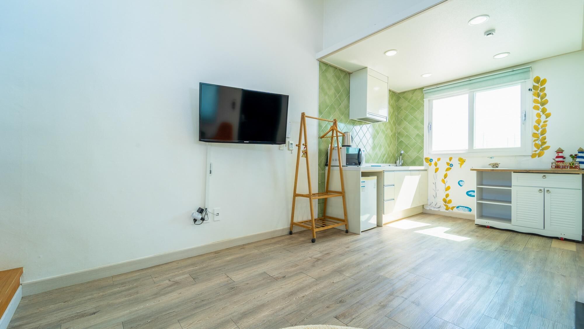 Jeju Byeoleuldameunbaramarae Pension