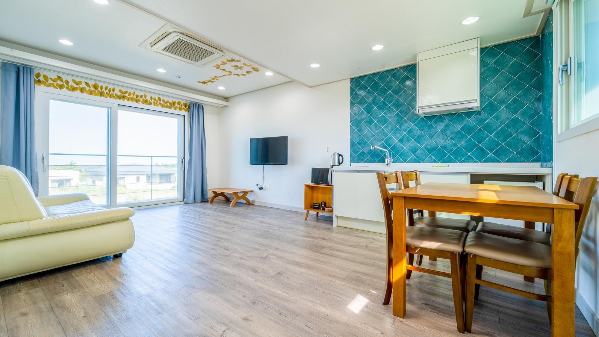 Jeju Byeoleuldameunbaramarae Pension