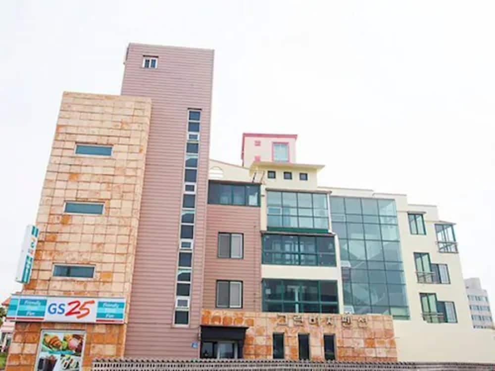 Jejugreen Beach Pension