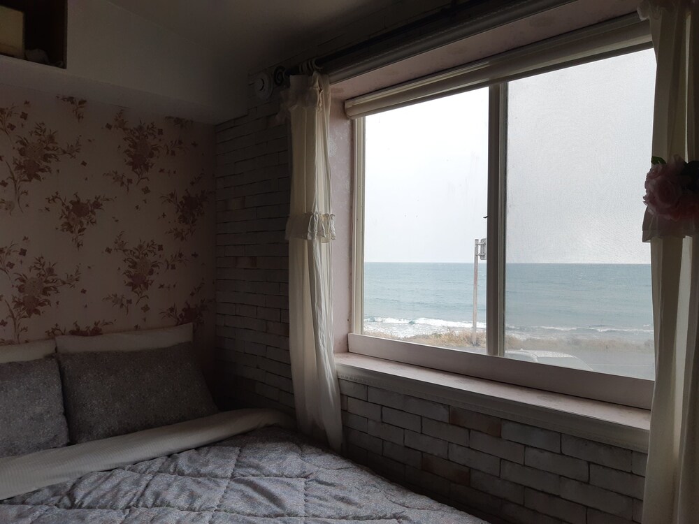 Jeju Grim Pension