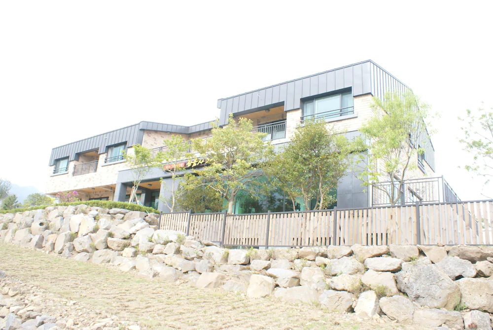 Jeju Gwaneumsa Road Pension