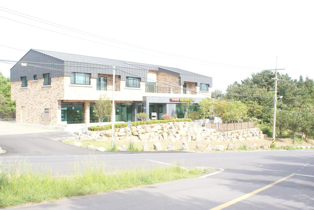 Jeju Gwaneumsa Road Pension
