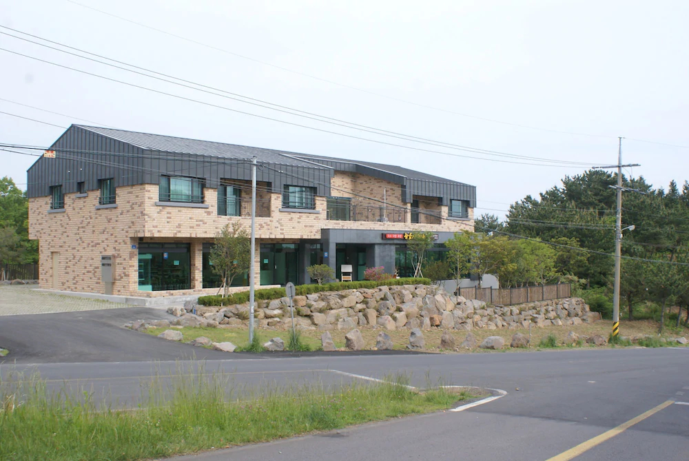 Jeju Gwaneumsa Road Pension