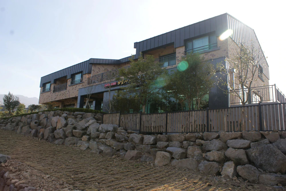 Jeju Gwaneumsa Road Pension