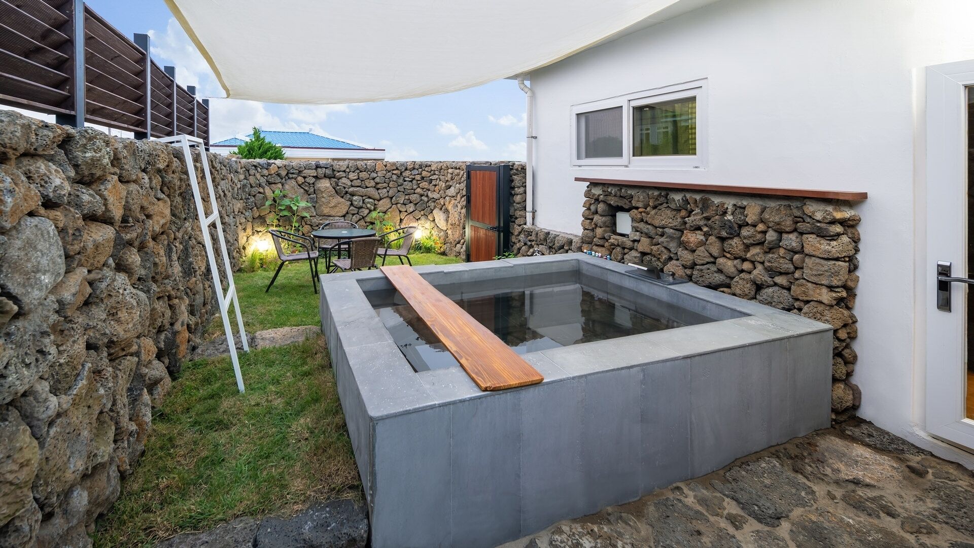 Jeju Nuecurry Pension