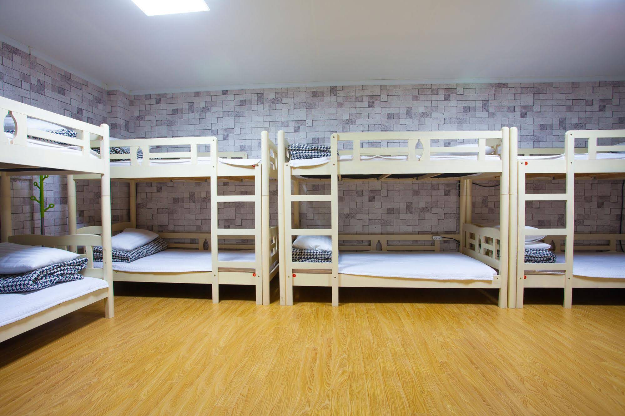 Jeju R Hotel & Guest House - Hostel