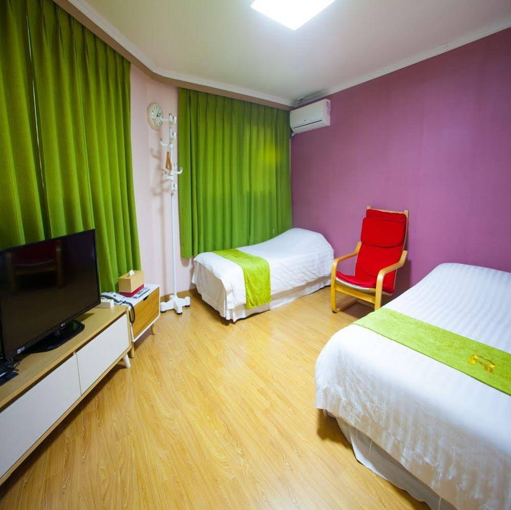 Jeju R Hotel & Guest House - Hostel