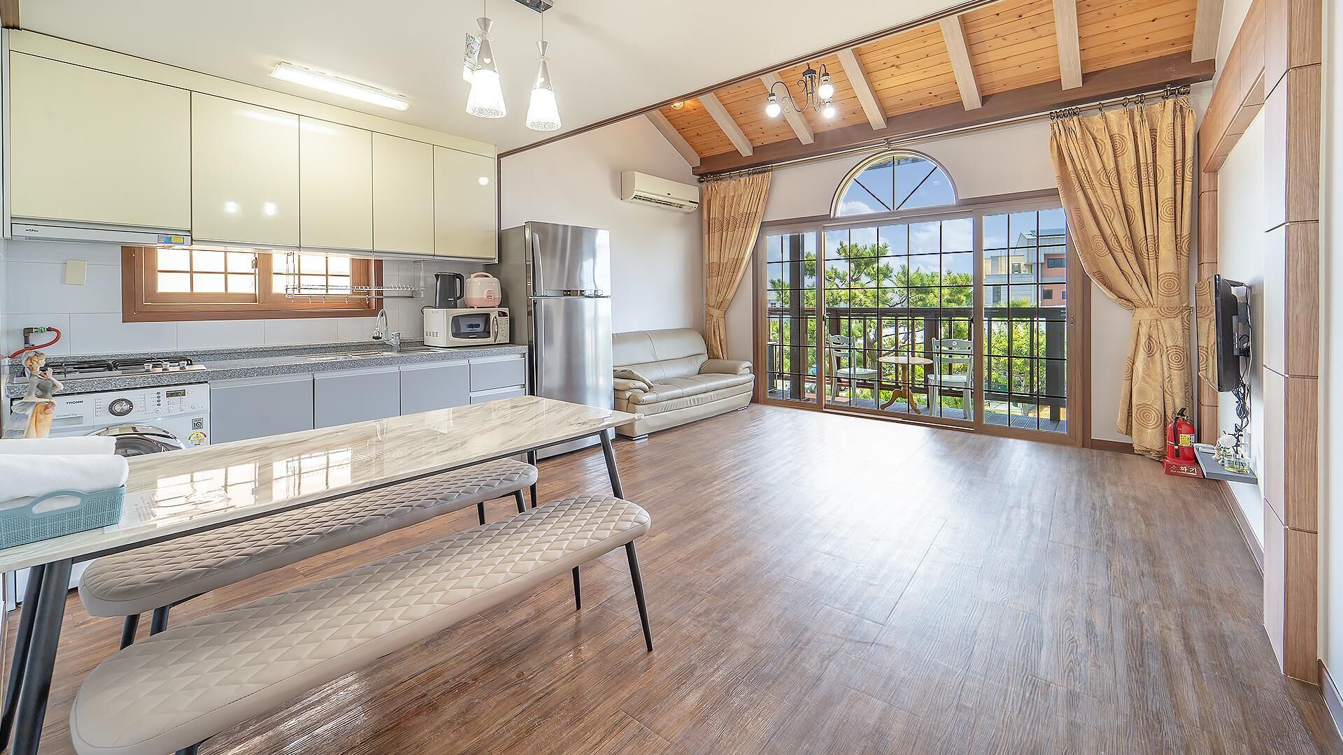 Jeju Sigan Yeohaeng Huyang Pension