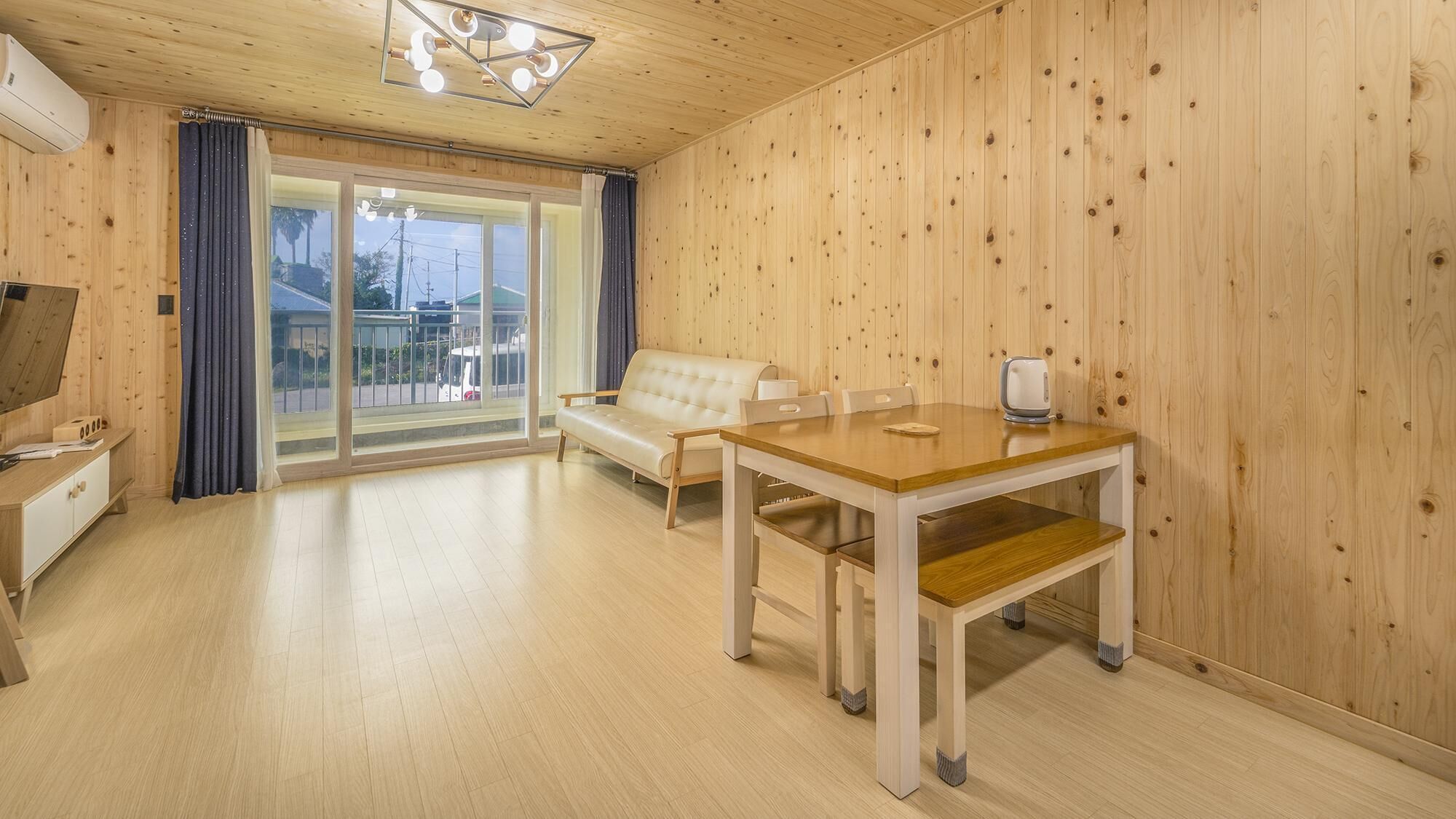 Jeju Timbeohouse Pension