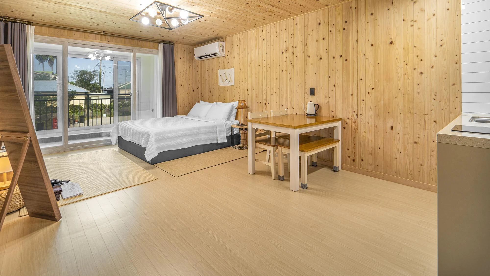 Jeju Timbeohouse Pension